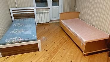 Çarpayılar: İki ədəd tək nəfərlik çarpayı dəsti - Ölçü: təxmini 90x200 sm (hər — 3