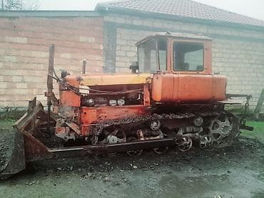 DT-75 il-1992 Senedler tam qaydasindadi Hec bir prablemi yoxdu islek