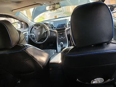 Hyundai Elantra: 1.8 l | 2015 il Sedan — 7