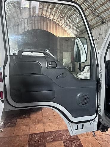 mercedes sprinter 7 1: Isuzu orta tonnajlı yük avtomobili – şassi versiyası - Marka/model — 7