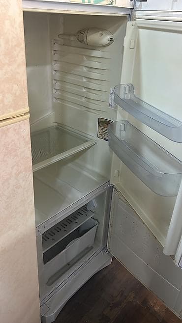 2ci el iphone: Indesit iki qapılı soyuducu - Aşağıda dondurucu, yuxarıda soyuducu — 2