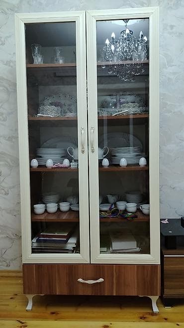 glass: Şüşəli dolab vitrini, İşlənmiş — 1