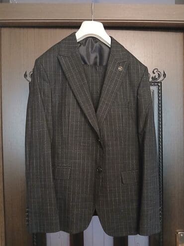 Cinslər: Kişi üçlü kostyum dəsti 200manata alınıb 1dəfə toya geyinilib dar — 1