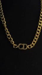 oğlan sepləri: Qadın bəzək dəstləri və aksesuarları 1) Qızıl rəngli zəncir üzərində — 19