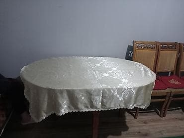 ara kesme perde: Qonaq otağı üçün, Açılmayan, Oval masa, 8 stul — 2