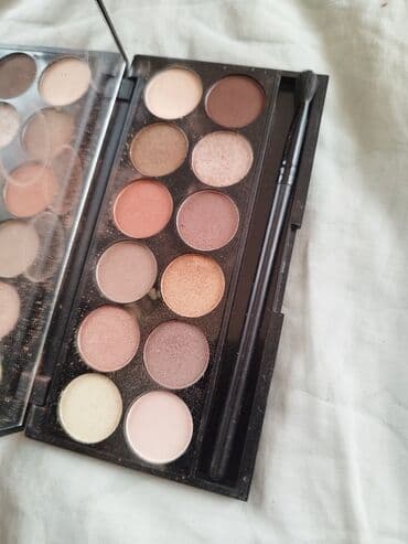 göz altı ləkələr: Göz kölgələri, Kryolan, Ünvandan götürmə — 16