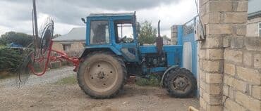 ford transit 2002: Bu, mavi rəngdə olan "Belarus" markalı bir traktordur. Kənd — 6