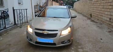 mercedesin yeni loqosu: Chevrolet Cruze sedan Xüsusiyyətlər: - Korpus: 4 qapılı sedan, açıq — 2