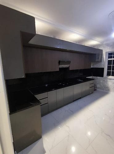 Müasir dizaynlı mətbəx mebeli dəsti - Uzun, xətti planlama: alt