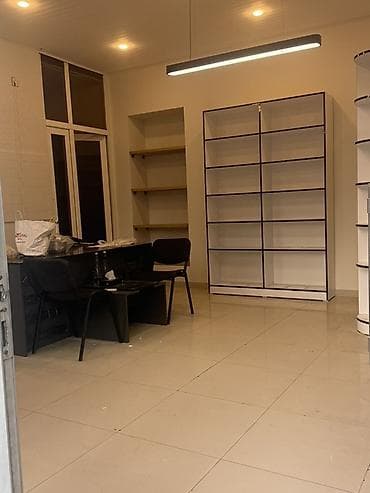 Mağaza/ofa üçün modul rəf sistemi - Dizayn: ağ panellər və qara — 5