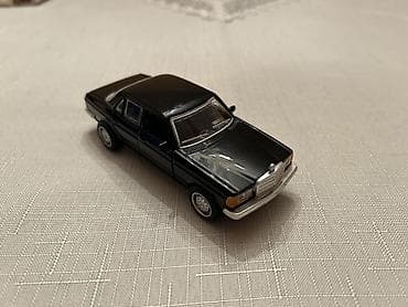 suktur: Miqyaslı model avtomobil – klassik Mercedes-Benz sedan - Rəng: qara — 3