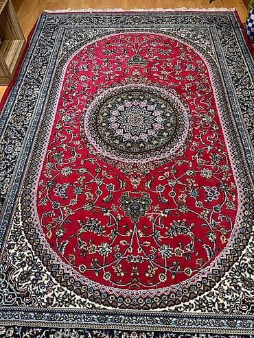 qedimi pular: Qırmızı zəmində klassik oriental naxışlı xalça - Ölçü: təxminən 2,5 x — 3