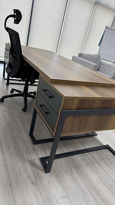 Mebel dəsti – ofis üçün modern “loft” üslubu Tərkib: - Geniş direktor — 5