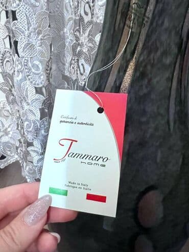 taxt ustu pakrival: Bir vaza — 3