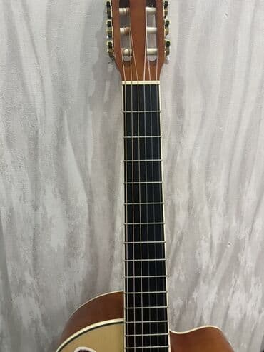 akustik gitara simi: Klassik/akustik gitara – cutaway (yuxarı deşikli) korpuslu model — 8