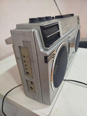 Maqnitofonlar: Sanyo portativ stereo maqnitofon/radio (boombox) - Model üzərində — 3
