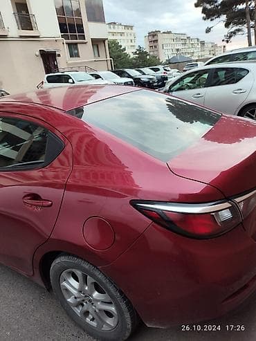 maşinla barter: Toyota Yaris: 1.6 l | 2016 il Sedan — 3