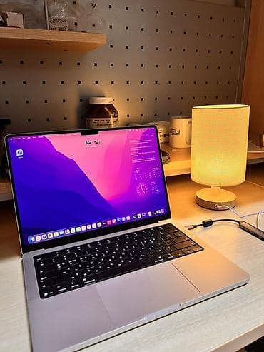 Apple MacBook Pro 14" M5 2025 (gümüş) Koreyadan almişam cəmi 5 dəfə