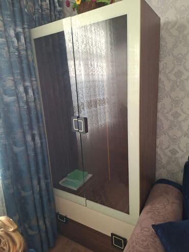 ikinci el mağaza vitrinleri: Şüşəli dolab vitrini — 2