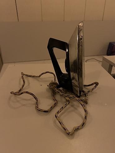 ütü qaynaq: Klassik elektrik ütüsü - Material: paslanmayan metal altlıq, plastik — 1