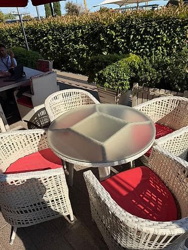 Oval masa, 4 stul, Açılmayan, Stullar ilə, Həsir toxunuşlu