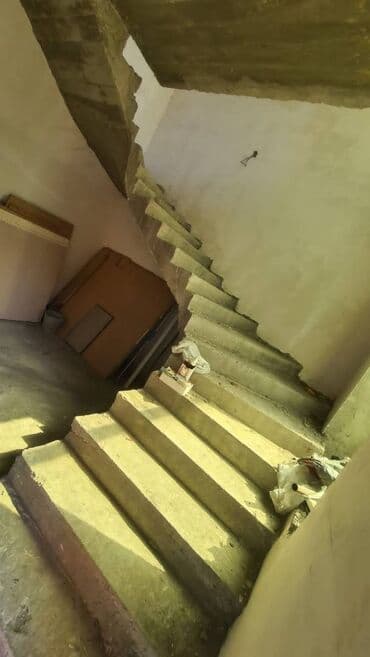 komsomol dairesi: 4 otaqlı, 160 kv. m, Kredit yoxdur, Orta təmir — 24