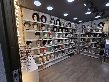 Üst geyimləri: Nerimanovda metronun çıxışında mağaza bir divar arendaya verilir — 3