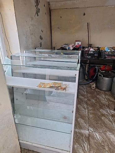 Kassa avadanlığı: Cam vitrin stendlər — mağaza və butiklər üçün Məhsul təsviri: - Ön və — 2