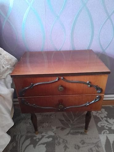 yatag desdi: Yataq otağı mebel dəsti Tərkib: - 4 qapılı iri şkaf, üst hissədə — 2