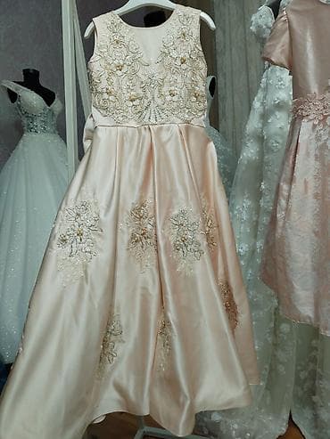 usaq ayaqqabı: Uşaqlar üçün kirayə geyimlər — 9