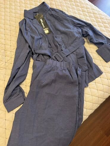 женские спортивные костюмы плащевки: Model: İkihissəli qadın dəsti Tərkib: - Üst: uzunqol, yaxası düyməli — 1