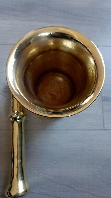 metbex ewyalari: Qədimi,bürüncdən hazırlanmış həvəng və dəstə. Xüsusiyyətlər: - — 5