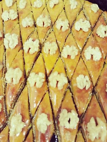 ballı bitkisel macun: Şəkərbura, ənənəvi Azərbaycan şirniyyatıdır. Bu şirniyyatın xarici — 3