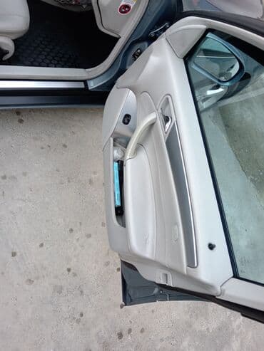 e 200: Mercedes-Benz 200: 1.8 l | 2006 il Sedan — 10