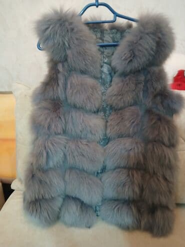 женские меховые жилеты: Boz rəngdə xəz jilet - Həcmli, yumşaq tüklü blok panellərdən ibarət — 2