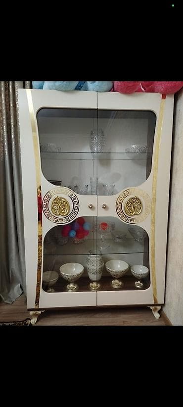 qab iskafi: Qonaq otağı üçün mebel dəsti - TV stendi: krem rəngli panel, tünd — 2