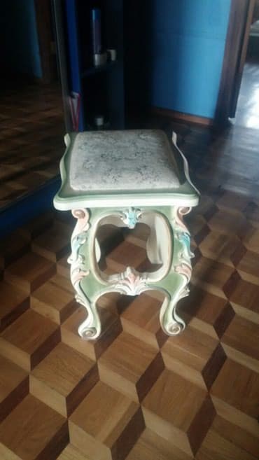 Антиквариат, ручная работа, дамский пуфик к тулетному столику в стиле lalafo.az -da Антиквариат, ручная работа, дамский пуфик к тулетному столику в стиле