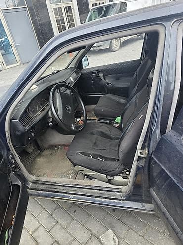 bmw e 80: Mercedes-Benz 190: 1.8 l | 1991 il Kupe — 3