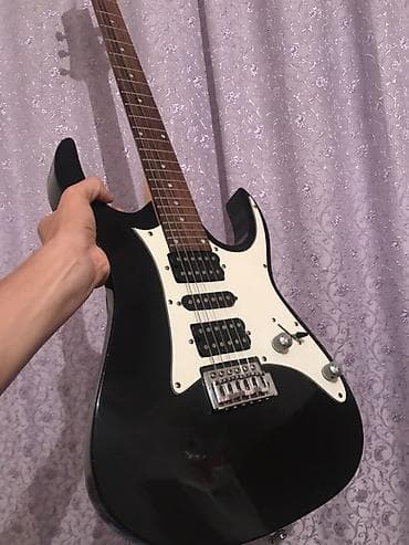 Elektrik gitara – Zangar markası, superstrat korpus dizaynı, qara