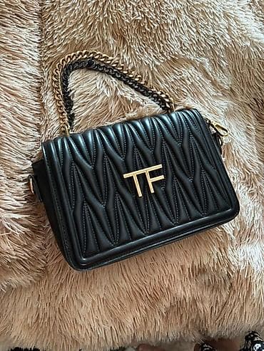 - Qara quilted dizaynlı çiyin çantası. Ön hissədə “TF” qızılı metal — 1
