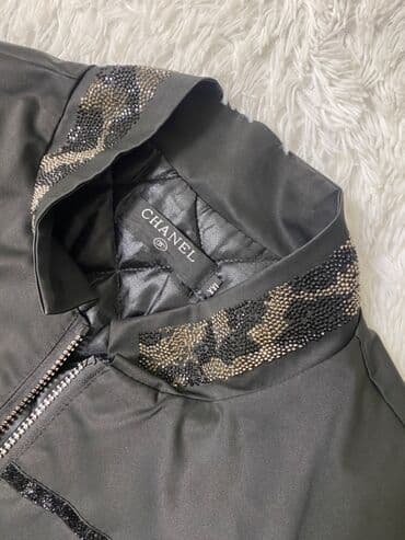 jiletler qadin ucun: Jiletka, 42-44 razmer. Boynunda qaşların birazı tökülüb. Başqa — 4