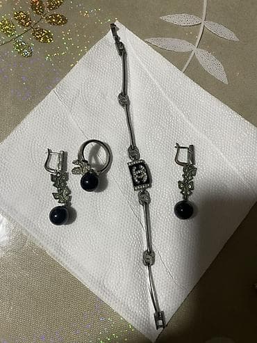 Eynəklər: Zərgərlik dəsti – sırğa, üzük və bilərzik - Üslub: gümüş tonlarında — 5