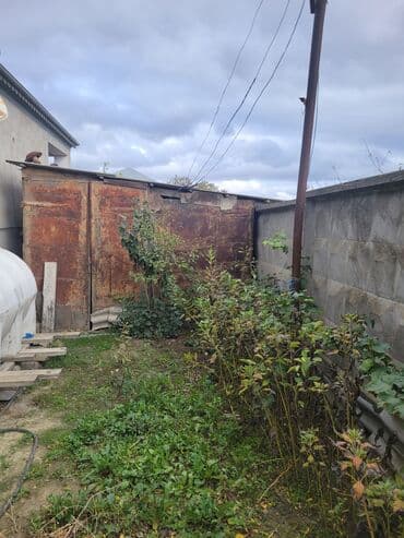 Kirayə qaraj: 10 metr uzunu, 4 metr eni olan bu materiallar satılır. Bu materialları — 1