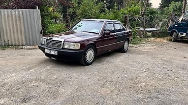 mersedes benz c: Mercedes‑Benz 190 (W201) sedan - Kuzov: 4 qapılı sedan, tünd qırmızı — 3