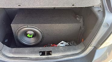 Avtomobil üçün komplekt audio sistemi - Subwoofer: Kutu içində