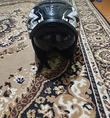 pres aparati satilir: AD markalı motosiklet kaskı - Tip: Tam üzlü (full-face) və qalxanlı - — 2