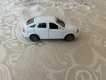 mini disk: Ağ rəngli metal oyuncaq avtomobil – sedan kuzovlu mini model — 7