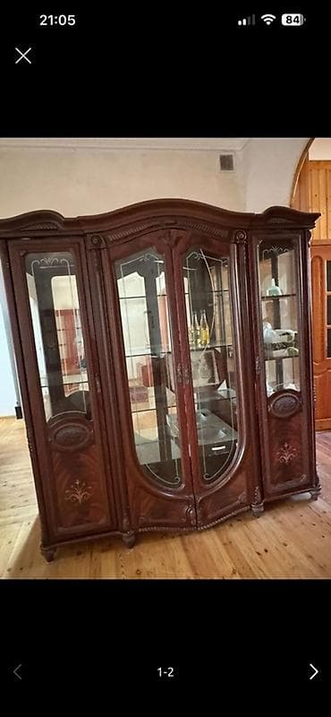 hamam şkaf: Klassik vitrin-bufet şkaf - Material: tünd qəhvəyi rəngli ağac — 1