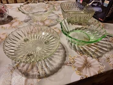 dərin boşqab: Şüşə qab dəsti - 2 ədəd şüşə krujka: qalın divarlı, qulpulu. Üzərində — 3