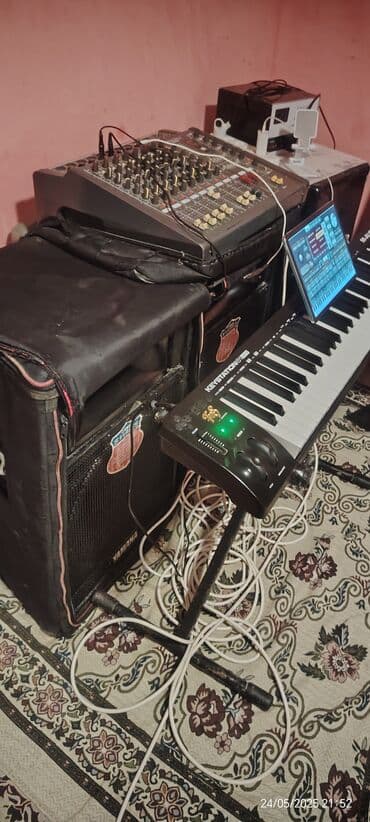 Midi-klaviatura, M-Audio — 2